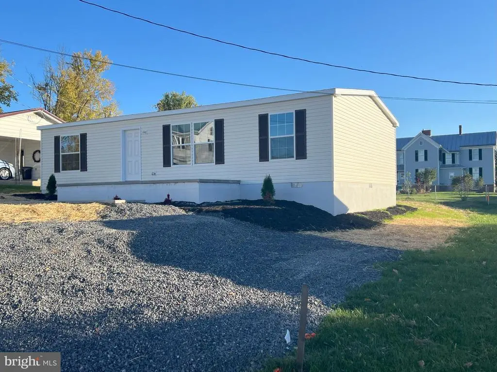 211 Eisenhower Dr, MOOREFIELD