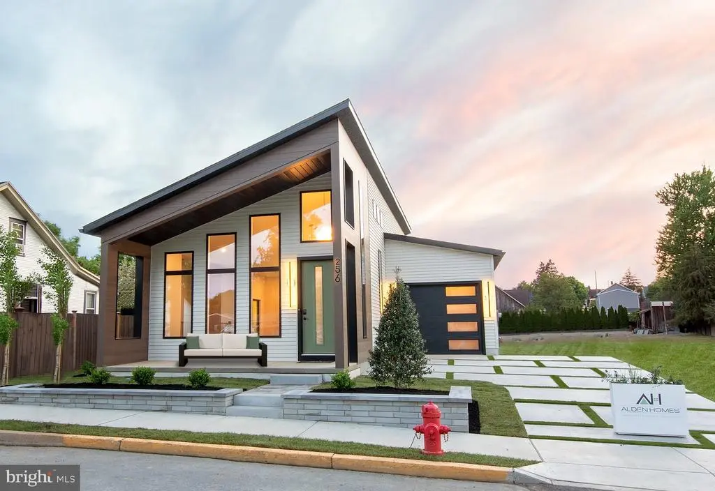 256 South Cedar St, LITITZ