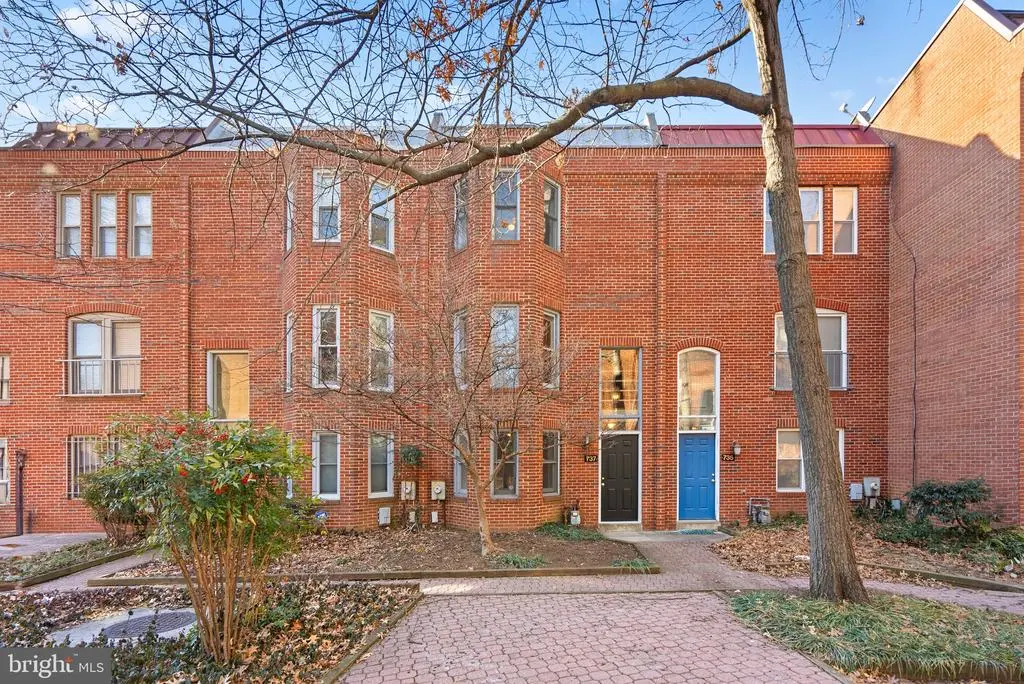 737 3rd St Ne, WASHINGTON