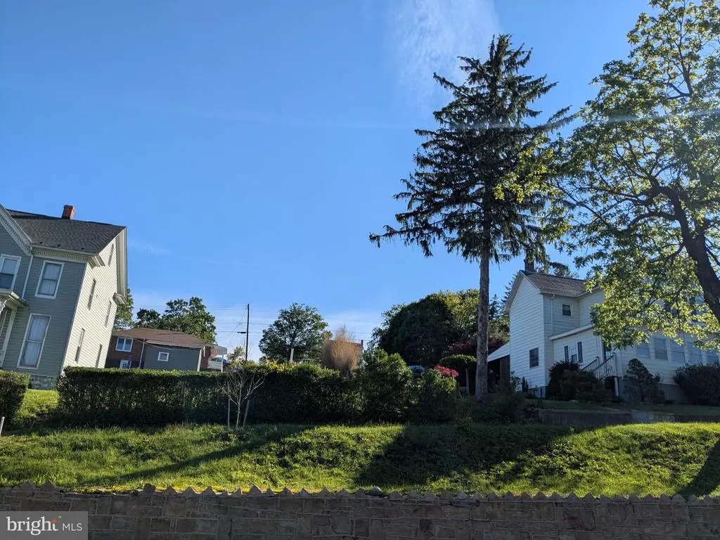 216 E Main St, Frostburg