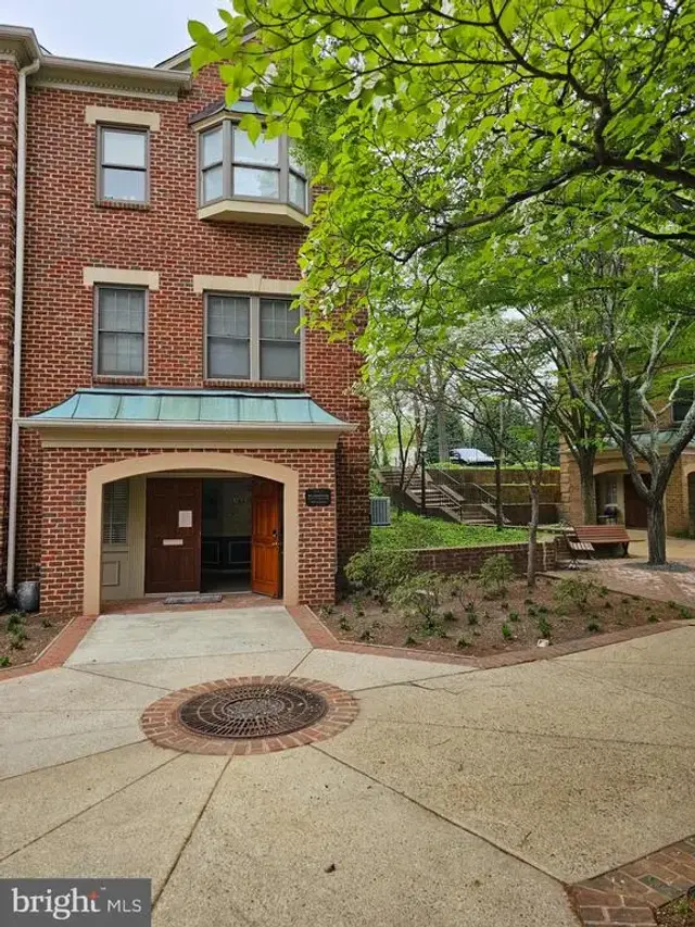 4200 Evergreen Ln #311, Annandale