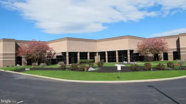 5040 Louise Dr #104, Mechanicsburg