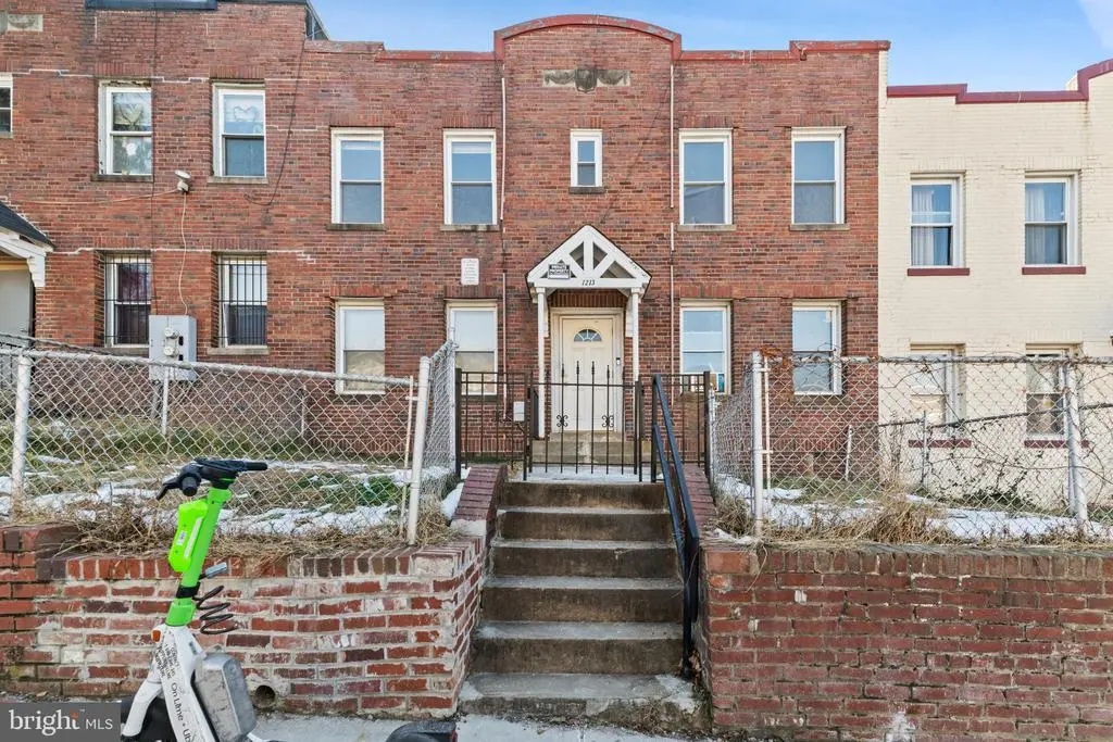 1213 Penn St Ne, WASHINGTON