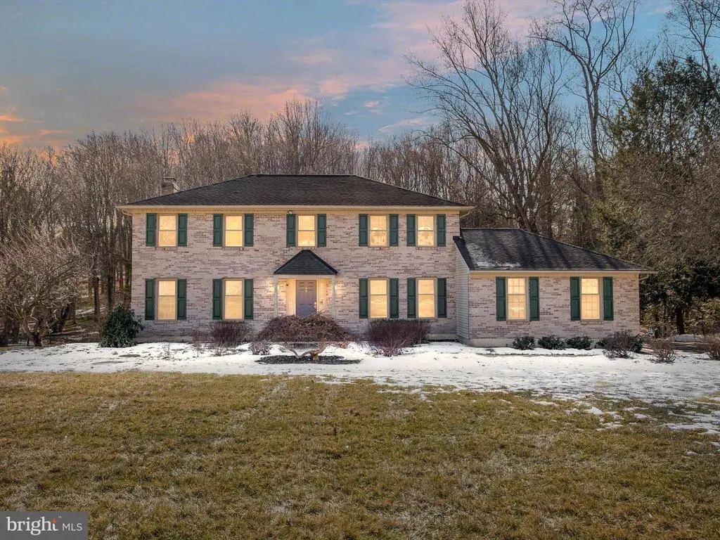 7 Amaranth Dr, Newark