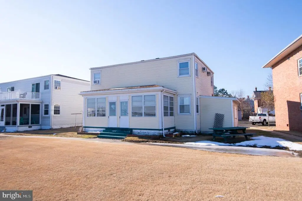 904 & 906 Oakley Ter, CAMBRIDGE