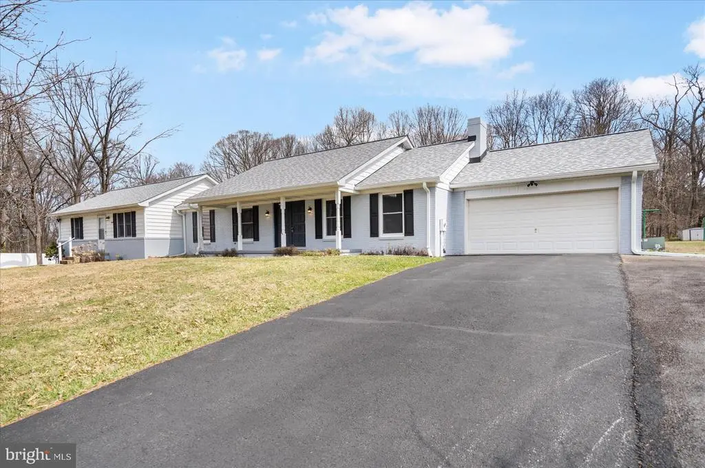 3240 Farm Ln, Manchester