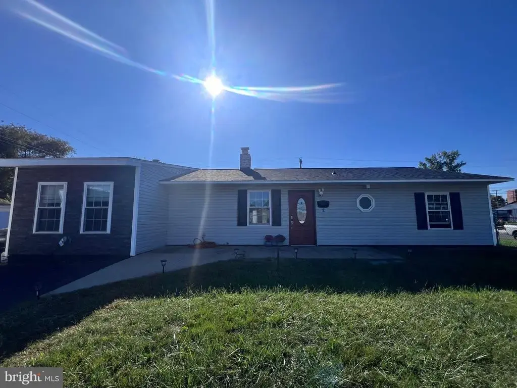 2 Primrose Ln, LEVITTOWN