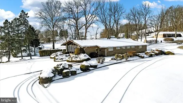 1137 W Penn Ave, Womelsdorf