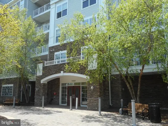 700 Cattail Cv #107, Cambridge