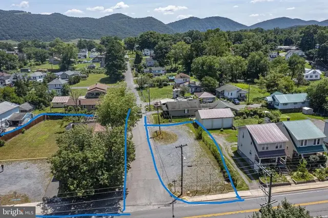 136 Darrows Ln, Cresaptown
