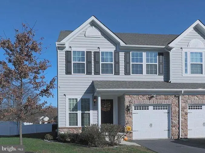 802 N Aikens Tavern Ct, Newark