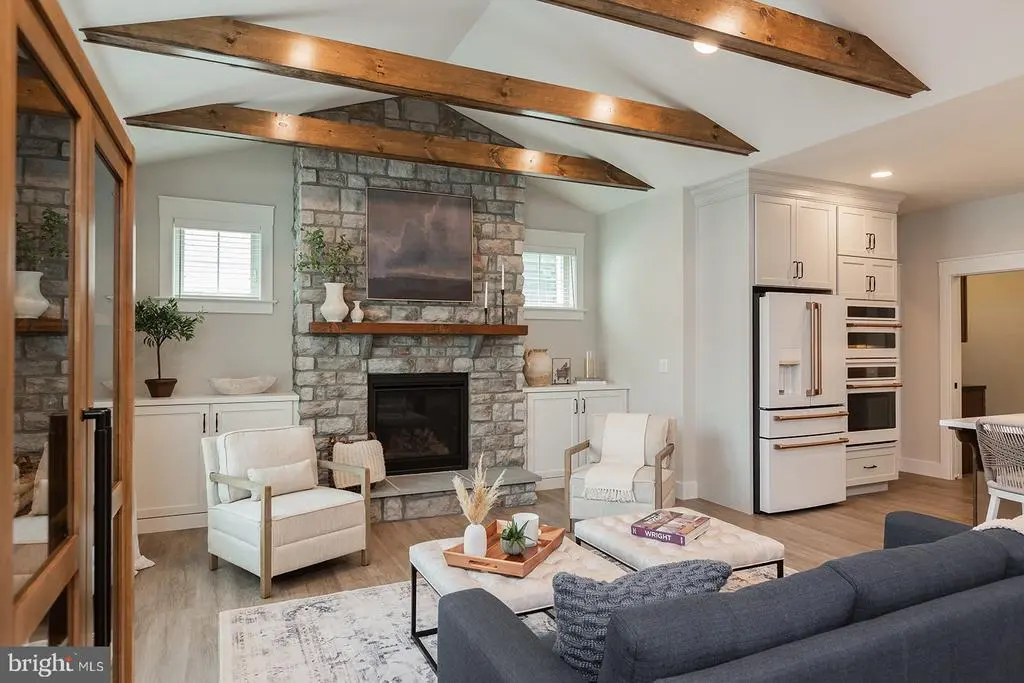 618 Greenbriar Path, COCHRANVILLE