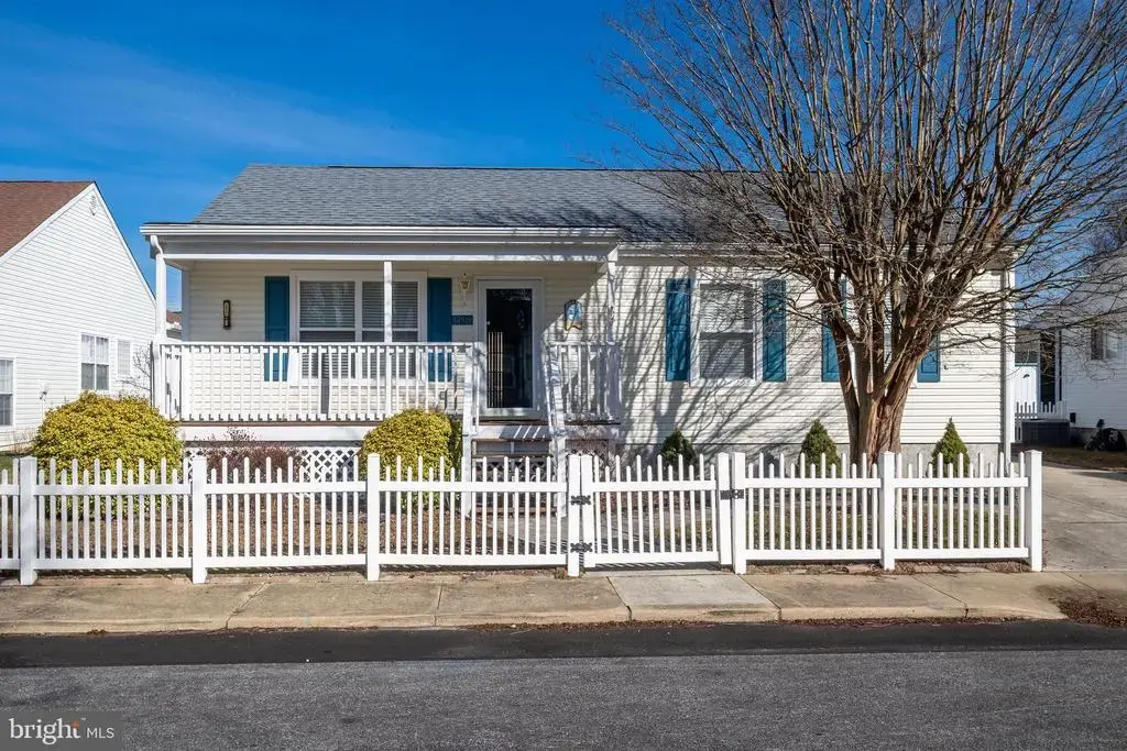 38518 S Hampton Dr, frankford