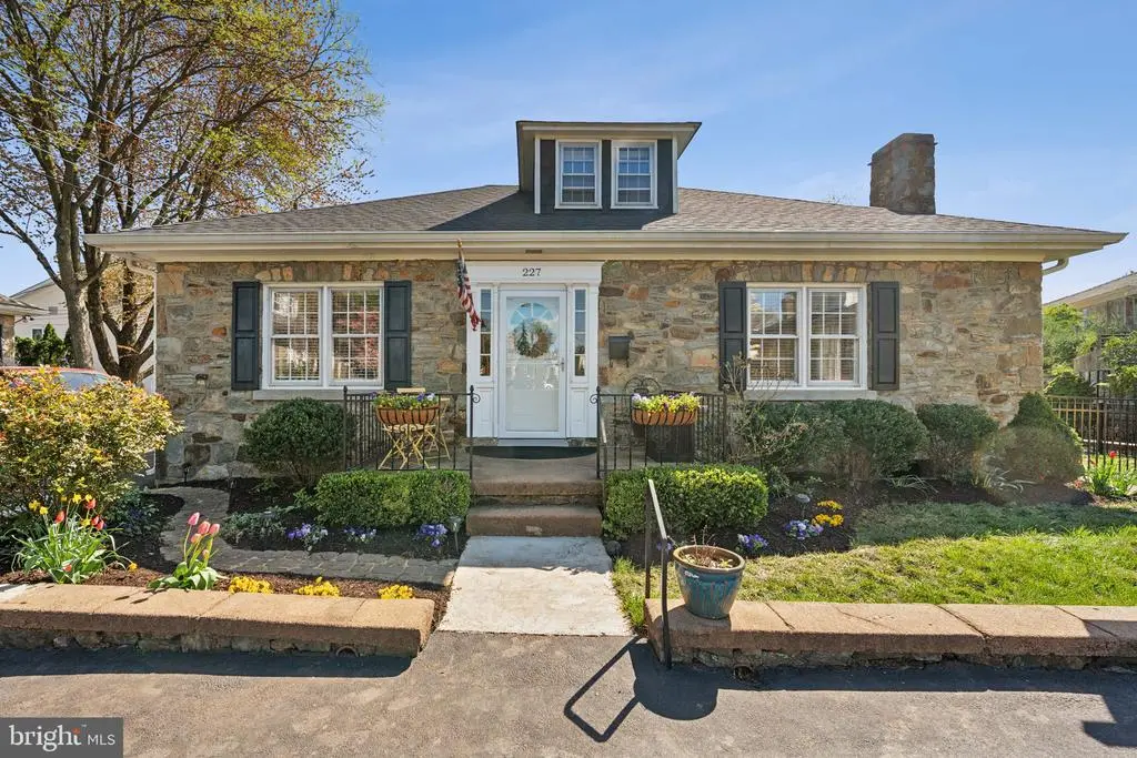 227 W Market St, Leesburg