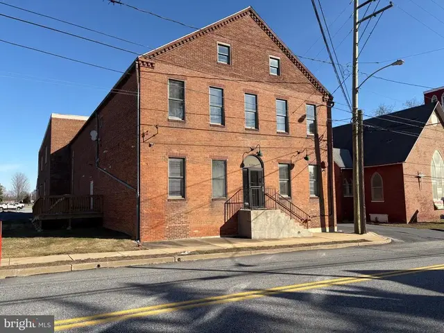 6155 Main St, East Petersburg