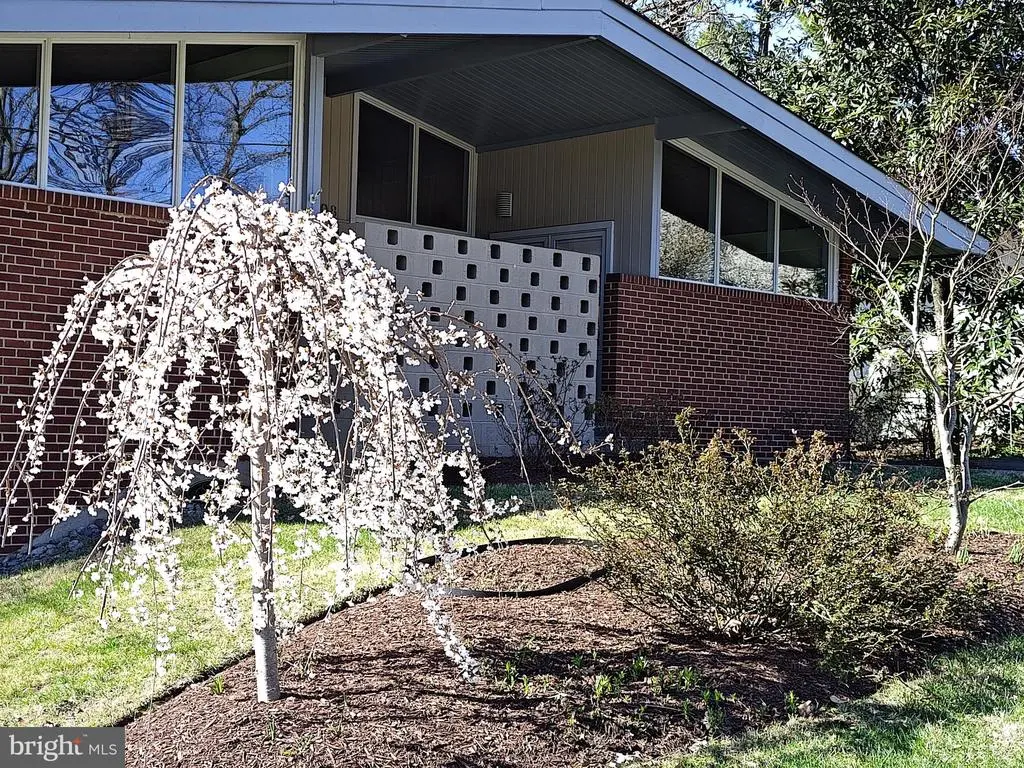 6008 Grosvenor Ln, Bethesda