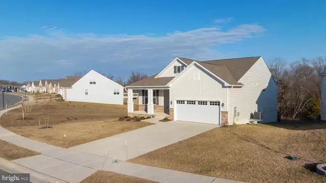 761 Honey Locust Rd, Middletown