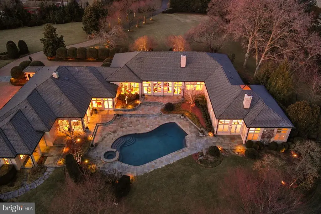 9619 Georgetown Pike, GREAT FALLS