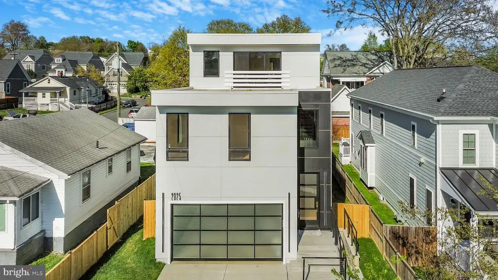 2025 N Emerson St, ARLINGTON