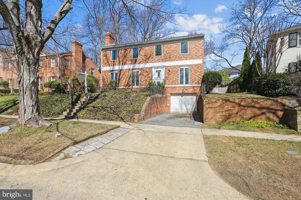 6311 Kenhowe Dr, Bethesda