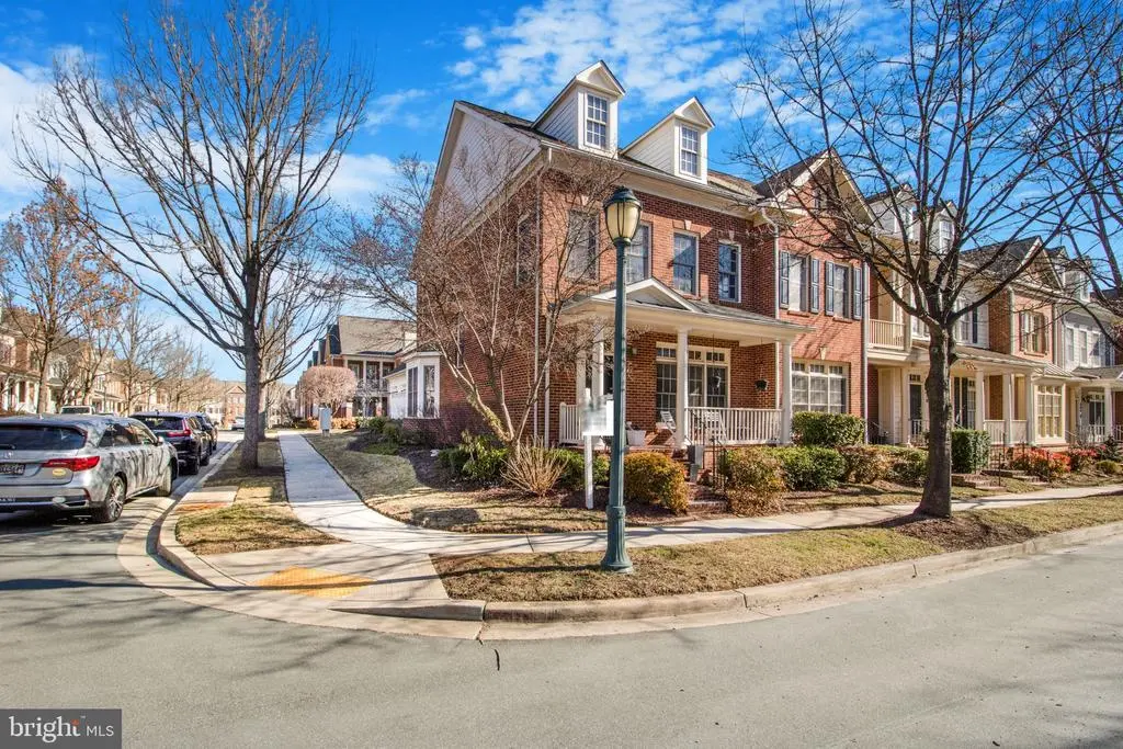 814 Oak Knoll Ter, Rockville