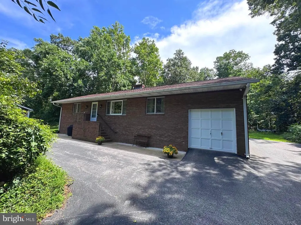 7143 Race Rd, HANOVER