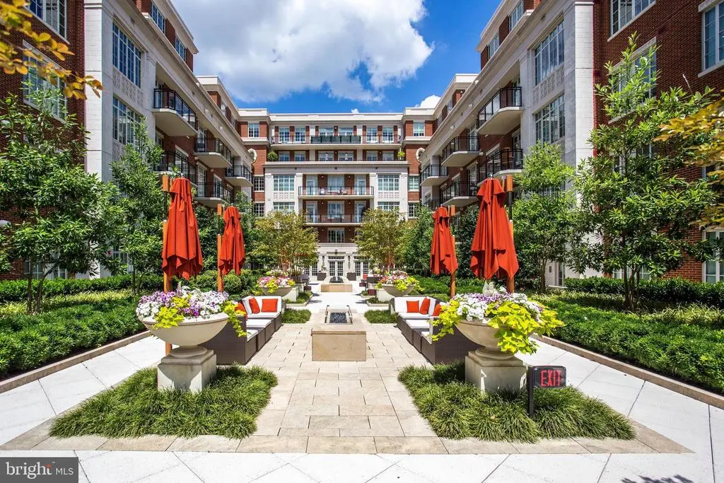 6900 Fleetwood Rd #322, MCLEAN