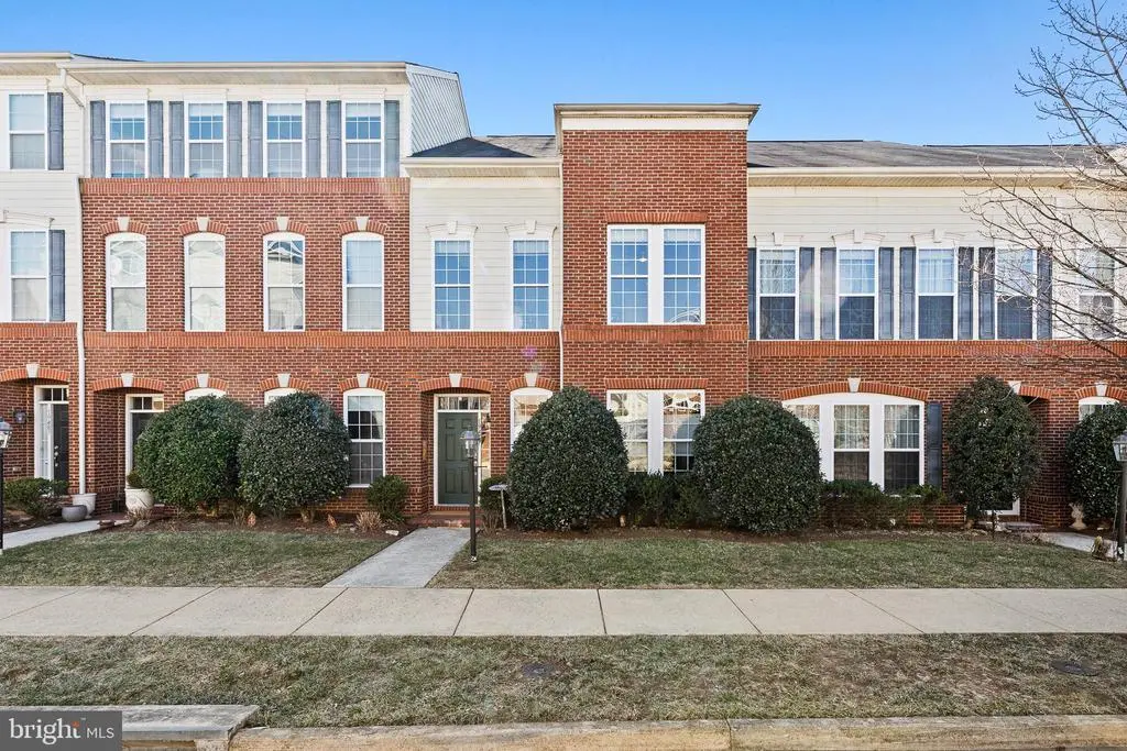 19479 Promenade Dr, Leesburg