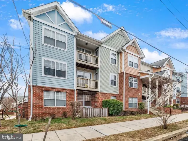 4950 Call Pl Se #b2, Washington
