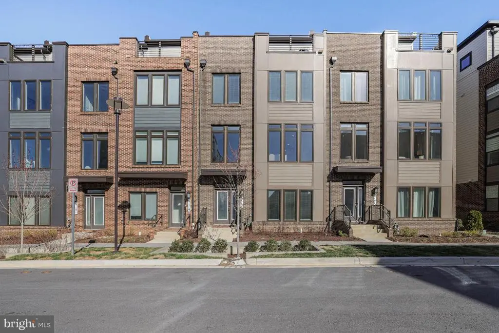 8177 Front St, Rockville