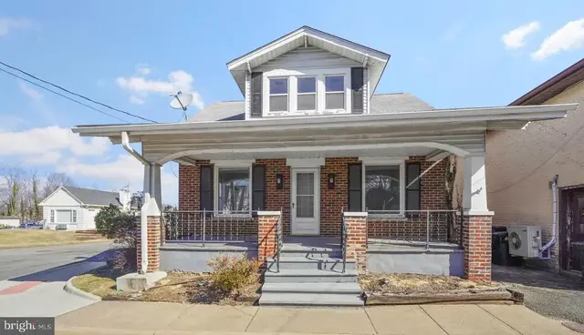 41 E Colonial Hwy, Hamilton
