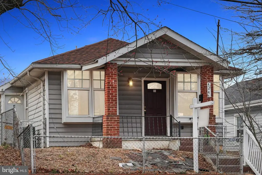 4243 Dix St Ne, WASHINGTON