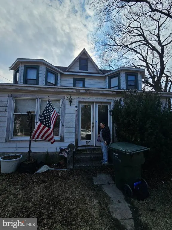 951 New London Rd, Newark