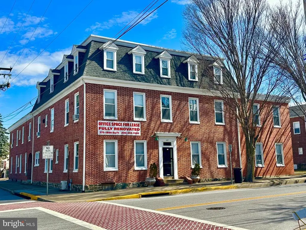 257 E Main St, Westminster