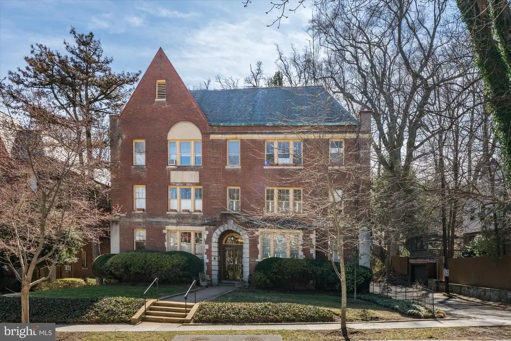 3028 Porter St Nw #204, WASHINGTON