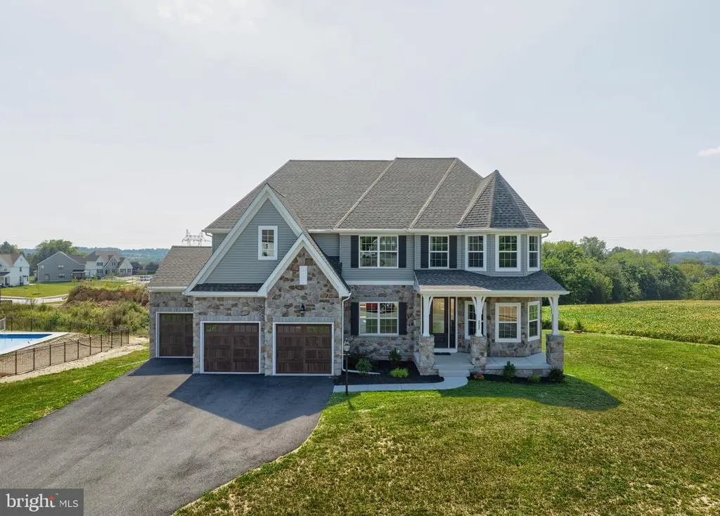 232 West Side Dr, LITITZ