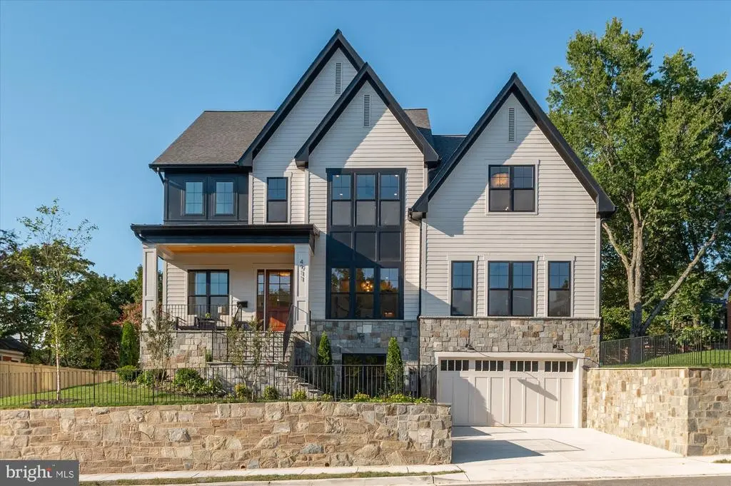 4911 37th St N, ARLINGTON