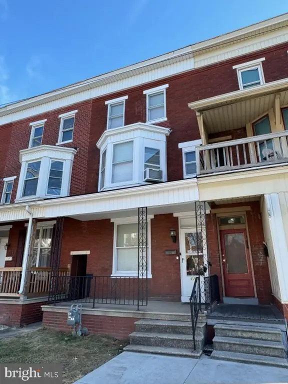 1124 W King St #1, York