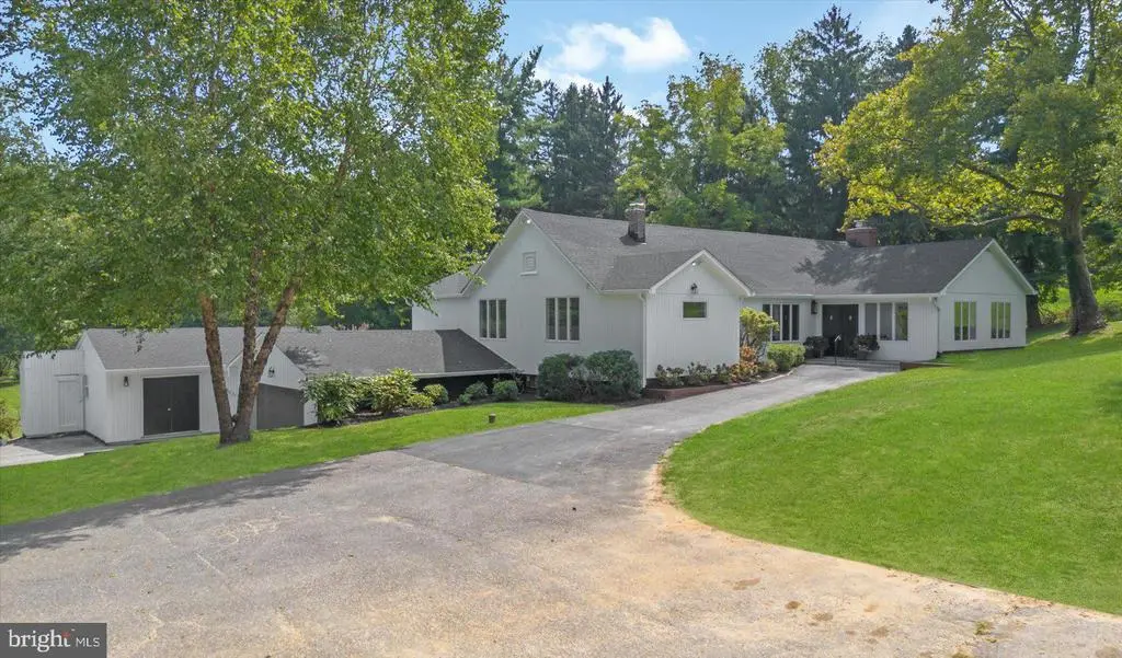 11 Greenlea Dr, Pikesville