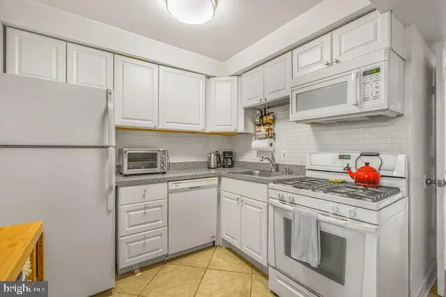 1633 D St Se, WASHINGTON