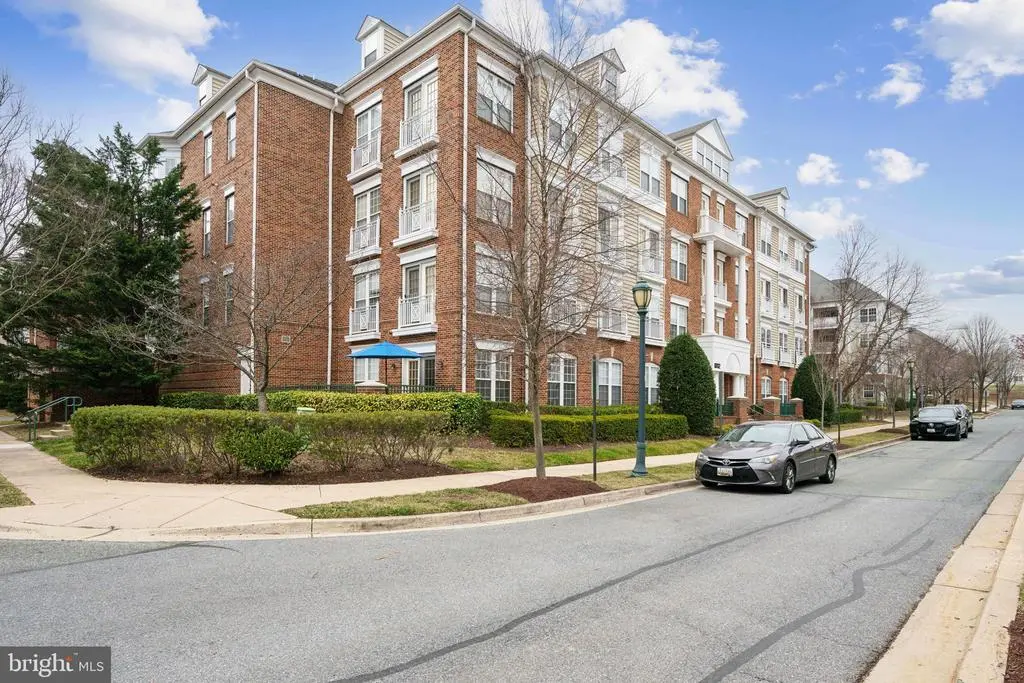 1002 Elmcroft Blvd #101, Rockville