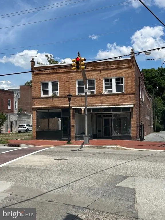 196-198 E Broadway, SALEM