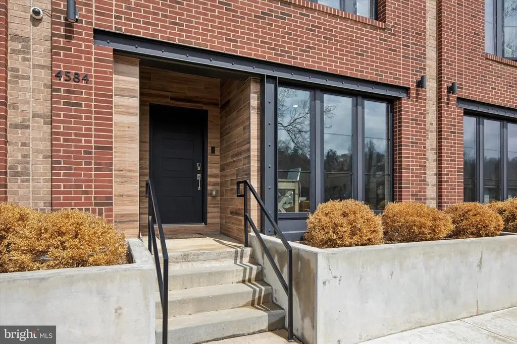 4584 Riverside Way, PHILADELPHIA