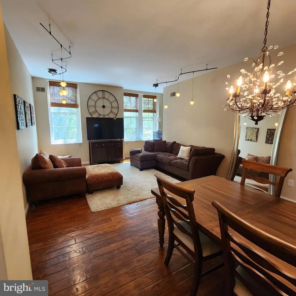 1023 Clinton St #204, PHILADELPHIA