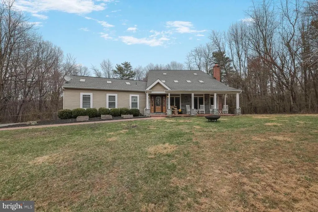 6231 Woodville, Mount Airy