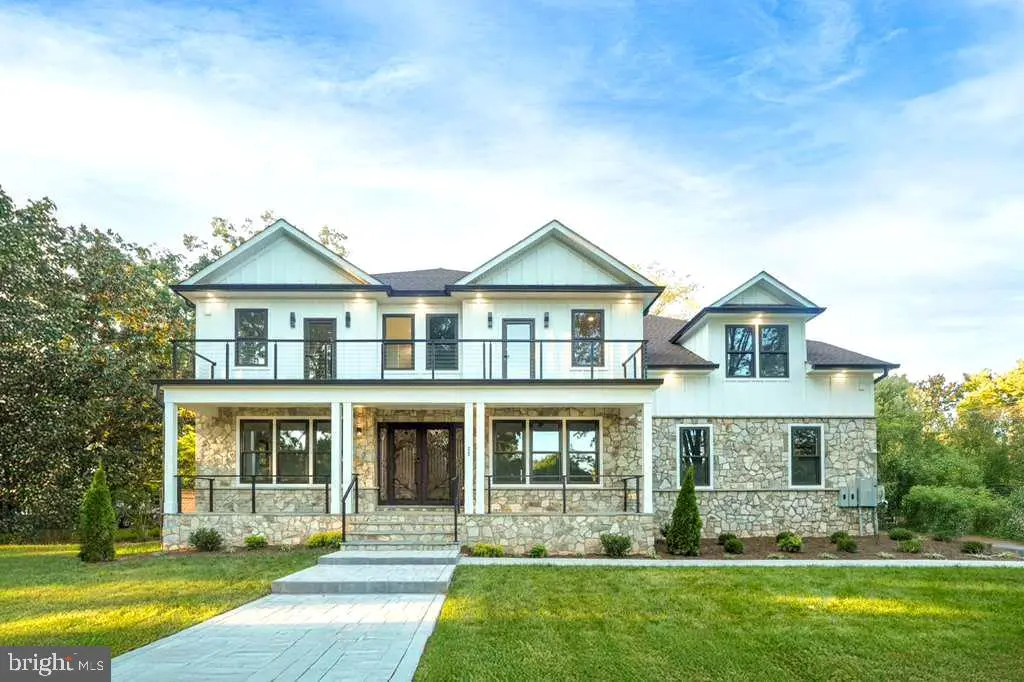 9900 Barbara Ann Ln, FAIRFAX