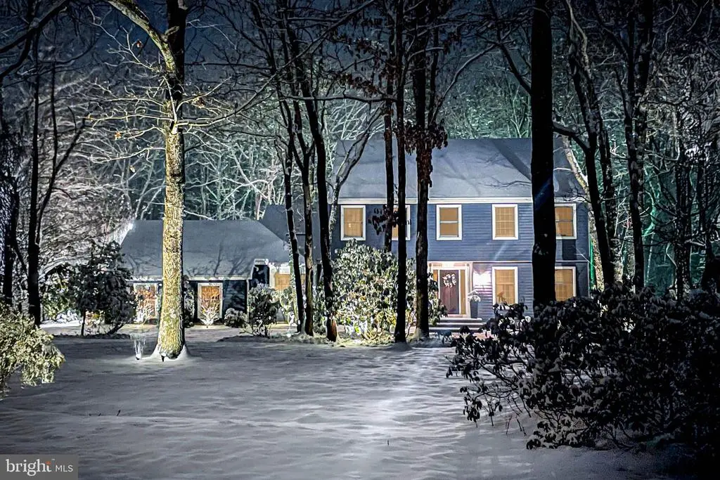 13 Pointe View Dr, Medford