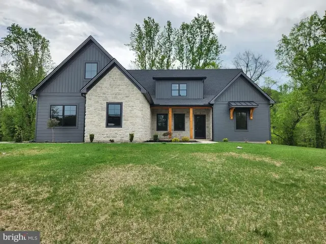 413 Willow Oak Dr, Lewisberry