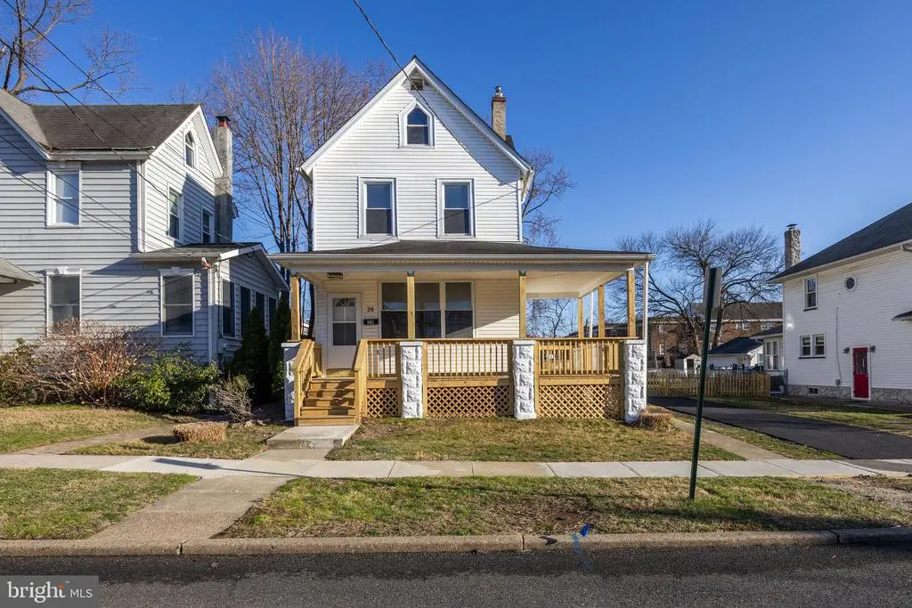 28 W Greenwood Ave, OAKLYN