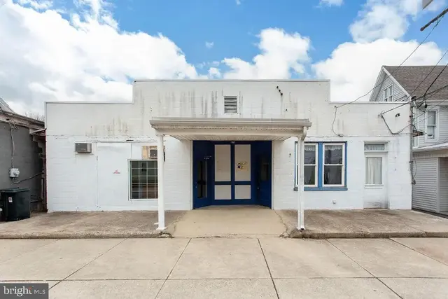 144 W Main St, Windsor